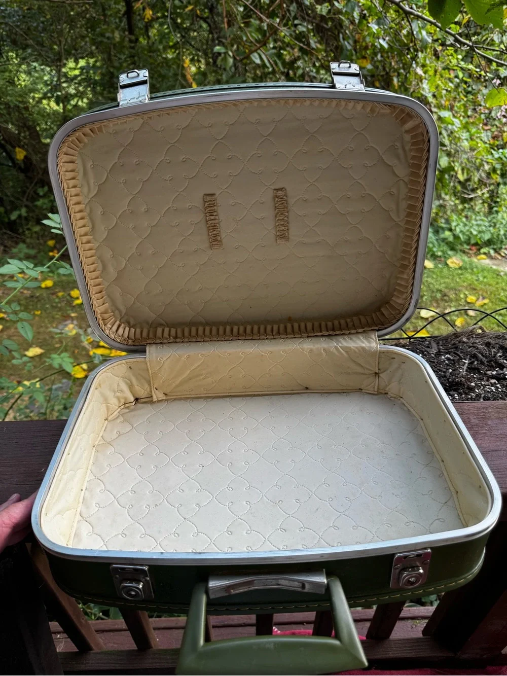 Vintage 1960s/1970’s Green Hard Vinyl Suitcase